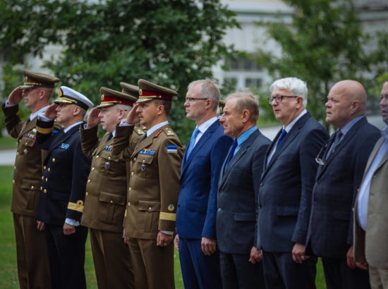 Riigikaitsekomisjoni liikmed peastaabi ülema ja kaitseväe juhataja asetäitja vahetustseremoonial